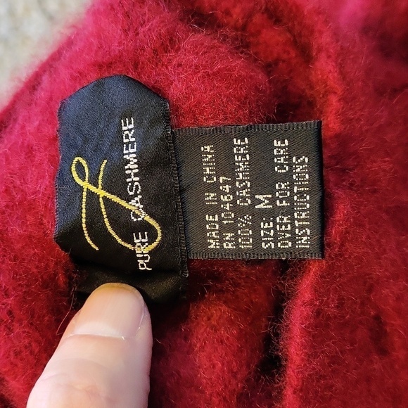 Dawson forte cashmere company sweater, Size medium in the color cranberry/red - Picture 9 of 12